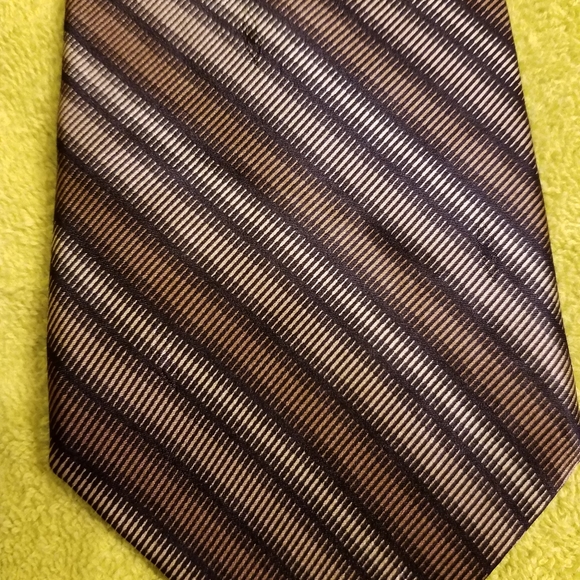 Geoffrey Beene 100% Silk Tie - Picture 8 of 8